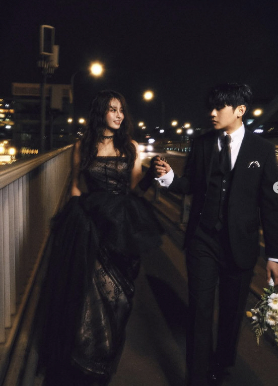 '6월 결혼' AOA 찬미, 아름다운 '맨발' 웨딩 화보…♥훈남 예비신랑…