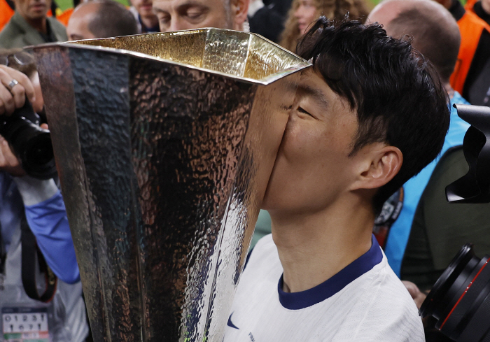 'UEL 우승' 손흥민 심경에 도대체 무슨 일이?...1티어 기자 폭로 …