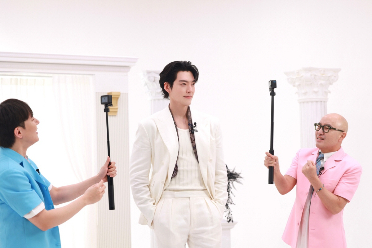 김우빈, '톱게이' 홍석천과 만난다…"홍보 목적 아닌 과거 인연"