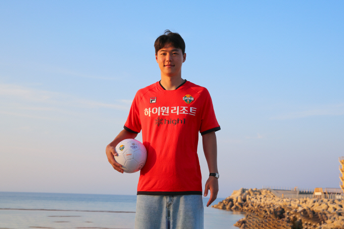 [오피셜]강원FC, '전천후 스트라이커' 김건희 영입