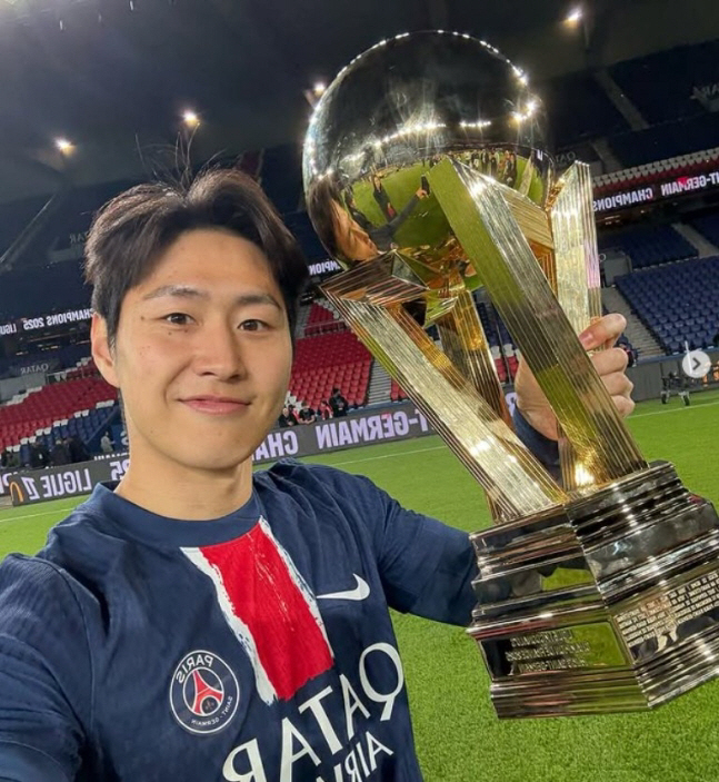 伊 '나폴리↔PSG, 이강인 이적 기본 합의 도달'…