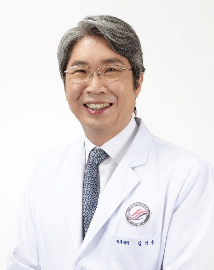 대한척추외과학회 신임 회장 한림대성심병원 김석우 교수 "전문성·글로벌 경…