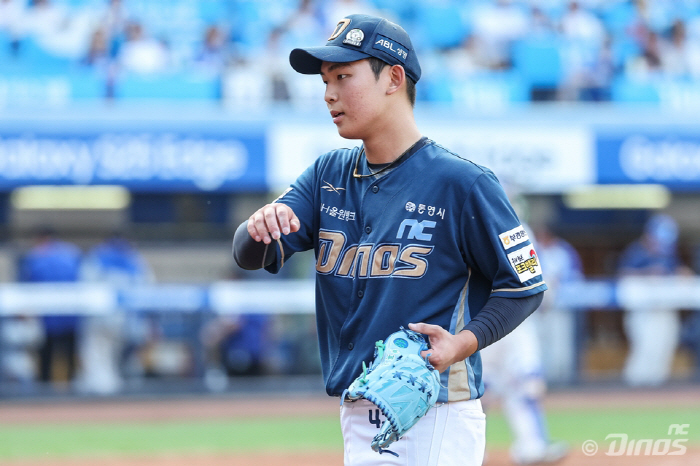 "우리 꼬마 정말 리그 씹어먹을 것" 154㎞ 1R 파이어볼러 기특하다,…