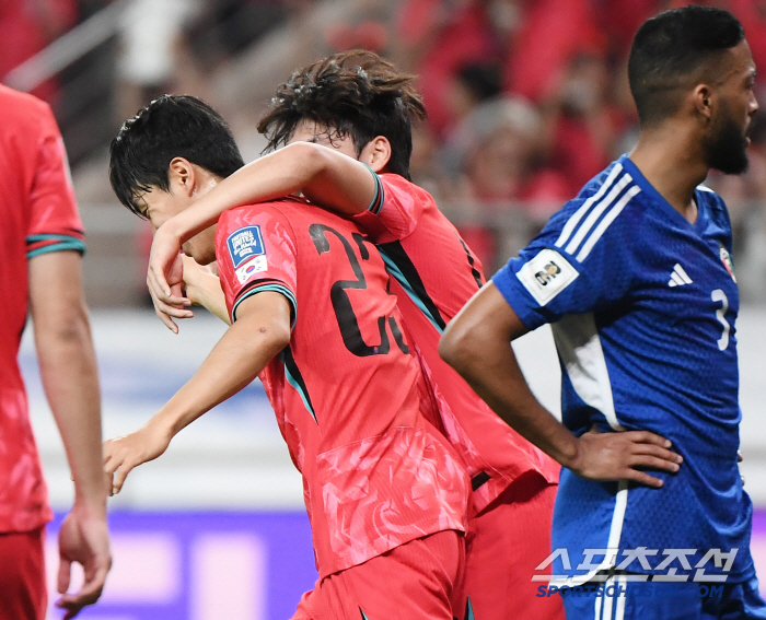 [쿠웨이트전 전반 분석]전진우 A매치 데뷔골 폭발→평균 25.7세 파격 …