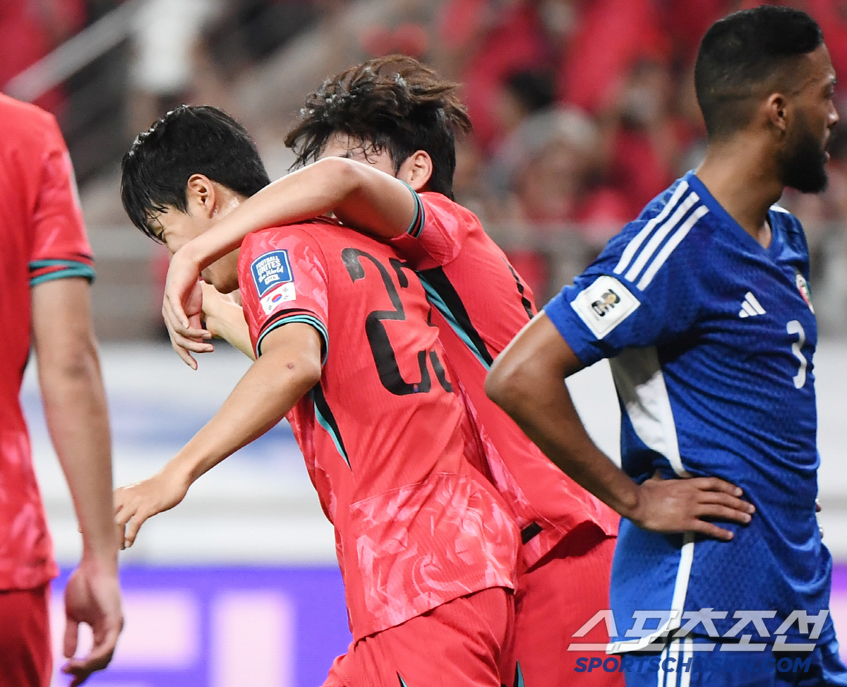 [쿠웨이트전 전반 분석]전진우 A매치 데뷔골 폭발→평균 25.7세 파격 …