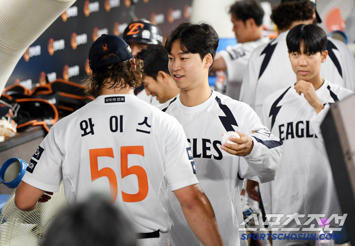 결국 김서현까지 투입.. 한화 김재걸 코치가 미팅 소집! → 이겼지만 반…