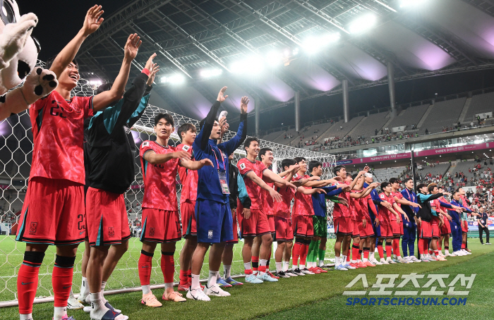 [포토] 팬들과 함께 기쁨 나누는 태극전사들
