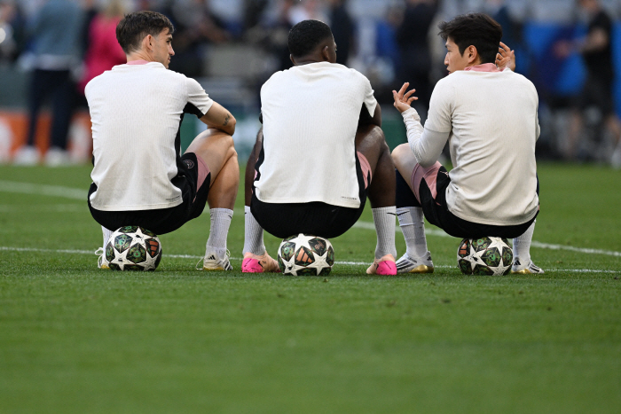 이강인 대반전! '호날두의 알나스르' 고액 제안 받는다→PSG 매각 급하…