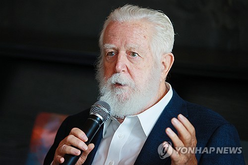'빛의 마술사' 제임스 터렐 "내 작업은 빛 자체를 드러내는 것"