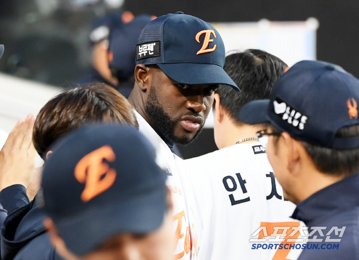 '폰세 덕분에 웃는다' 리드오프 부상에 근심 많던 김경문 감독 급습한 폰…