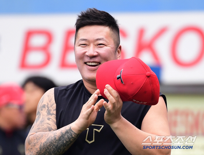 "폰세 이겼으면 말 다했죠"…줄부상에 한줄기 빛 '최고령 기록', 사령탑…