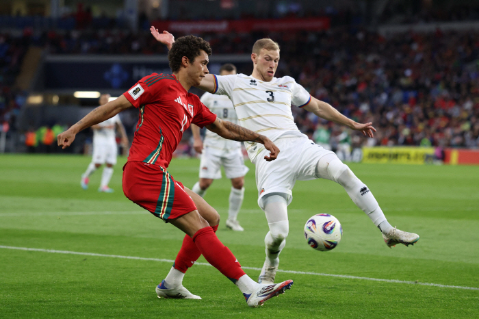 '토트넘 우승 영웅' 손흥민 사랑 미쳤다! 국대가서도 'SON 축구화'.…