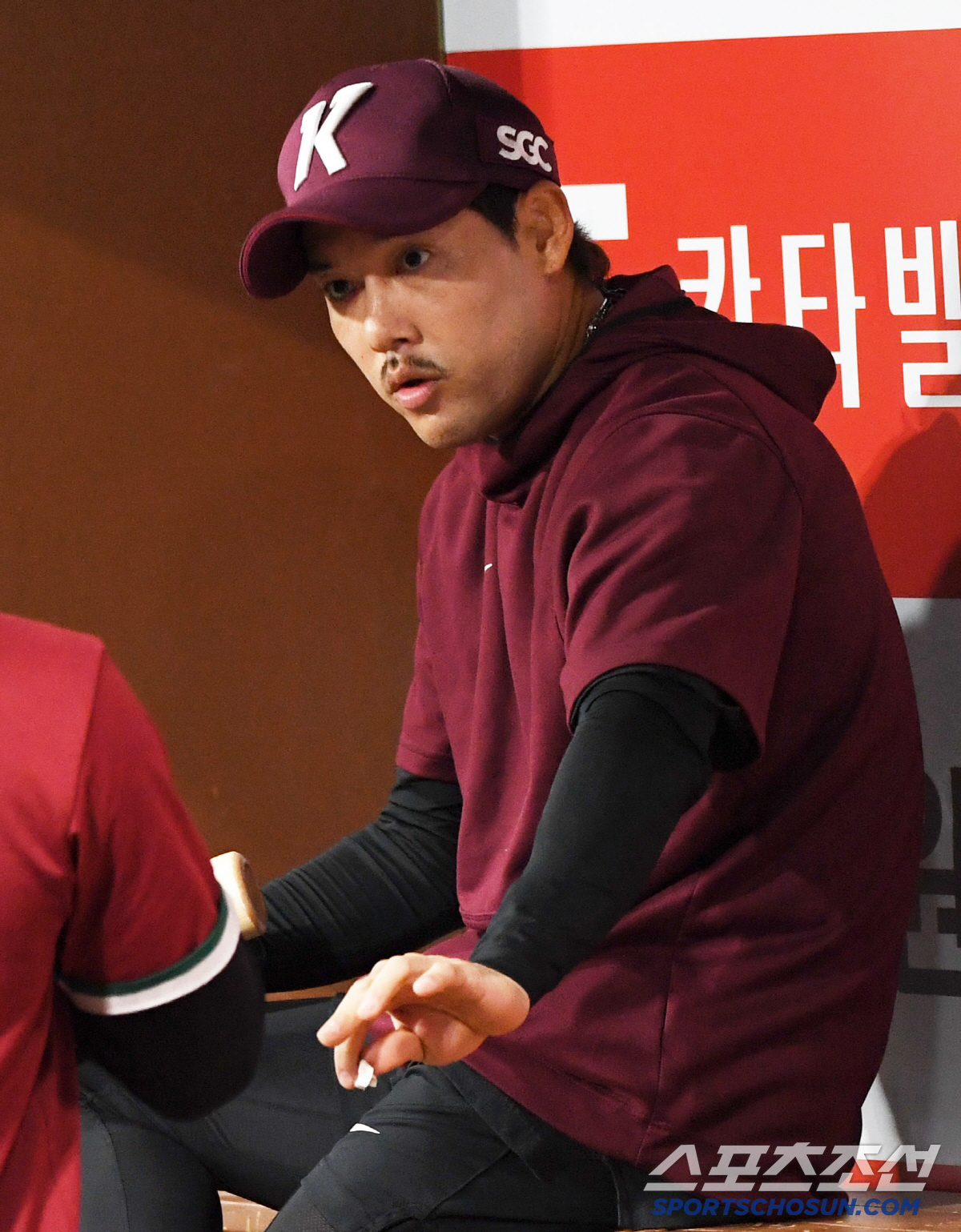 "팀의 현실을 봐. X맞고라도 나가" 꼴찌팀을 깨운 쓴소리, 6월 1위 …