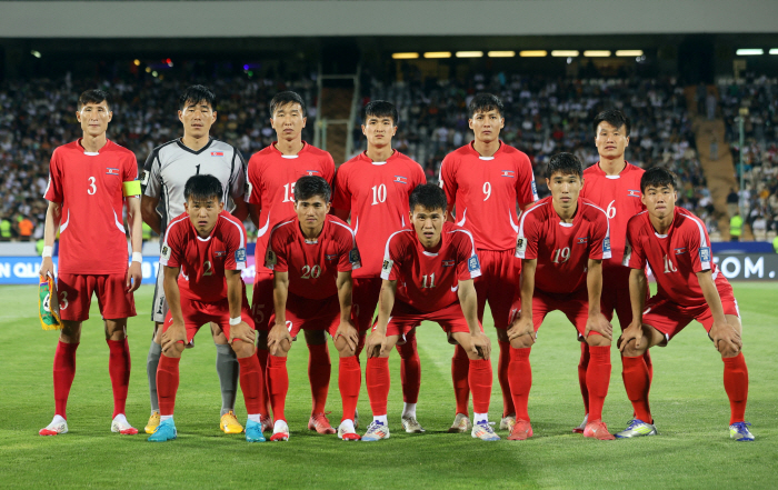 '3무 7패 무승' 꼴찌 북한, 제대로 망신 '중국보다 못하네'...3차…