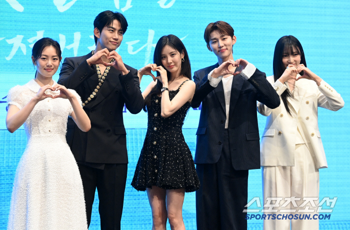 [포토] 권한솔 옥택연 서현 서범준 지혜원, '남주의 첫날밤을 가져버렸다…