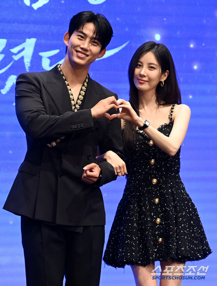 '2세대 아이돌' 서현♥옥택연 "'킹더랜드' 윤아♥이준호 기운 이어가고파…