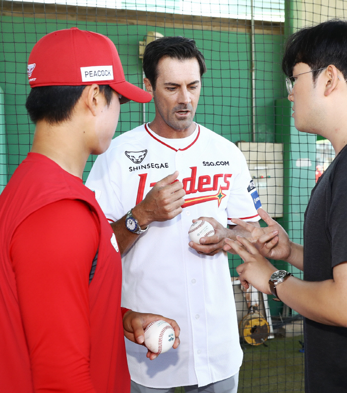 PHI 판타스틱4의 주역, 최강 좌완 해멀스가 한국에 오다니...