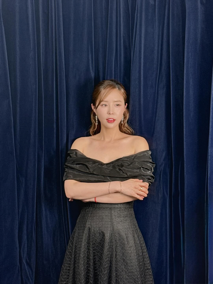 신지, 무슨 관리 받았길래...데뷔 27년차에 '외모 리즈' 찍은 비결