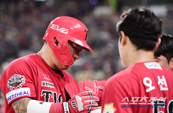 최형우 KBO 최초! 전상현 타이거즈 최초!…KIA 5할 지켰다 '삼성 6-3 제압' 