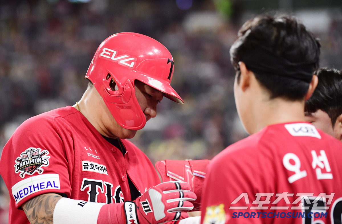 최형우 KBO 최초! 전상현 타이거즈 최초!…KIA 5할 지켰다 '삼성 …