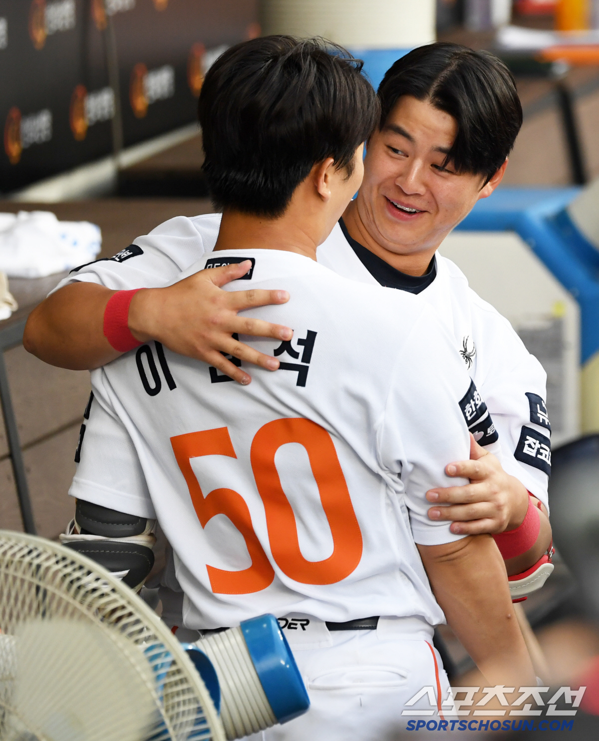 신구장 첫 만루포! 어제는 실책, 오늘은 역사를 썼다 → 한화 이원석 "…