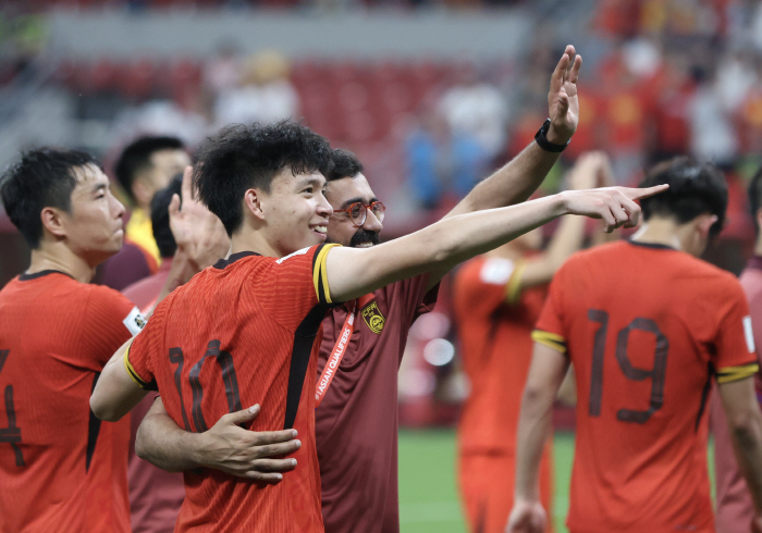 "막내가 상징적 '10번' 달고 결승골…中 희망은 있다" 중국 축구, 6…