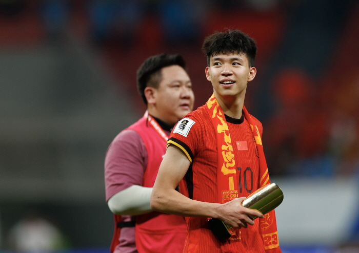 "막내가 상징적 '10번' 달고 결승골…中 희망은 있다" 중국 축구, 6…