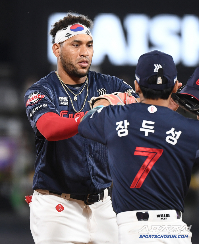 6월 타율 0.571 → 206안타 정조준! '태극' 두른 열혈남아의 포…