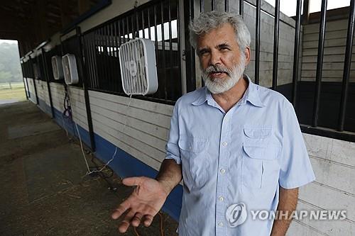 '백신 음모론' 美장관이 물갈이한 조직에 '백신 반대론자' 포함