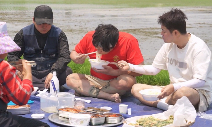 전현무X구성환 선크림 브라더스..2900평 모심기 투입 '넉다운'(나혼산…