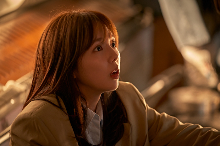 블랙핑크 지수, 교복 입고 총 들었다…액션 포텐 폭발 ('전지적 독자 시…