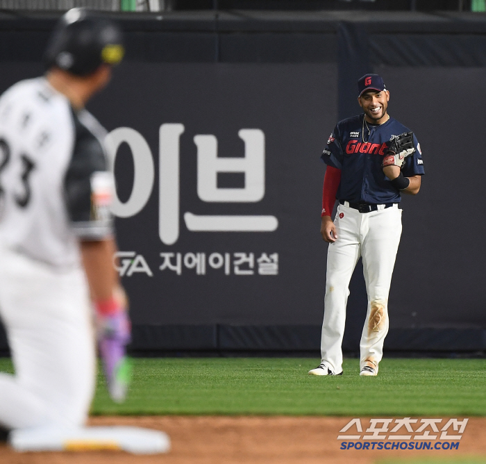 지고 있는데 상대 선수보며 감탄하더니...대박 역전승 이끈 안타왕의 여유  