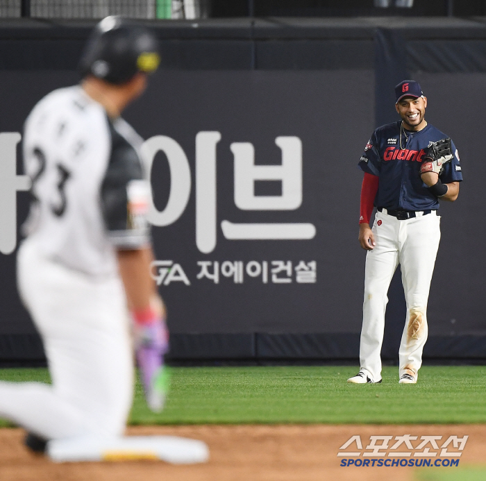지고 있는데 상대 선수보며 감탄하더니...대박 역전승 이끈 안타왕의 여유…