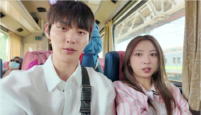 '환승연애3' 김광태, 사이선과 초밀착 스킨십에 '한입 공유'까지…이정도…