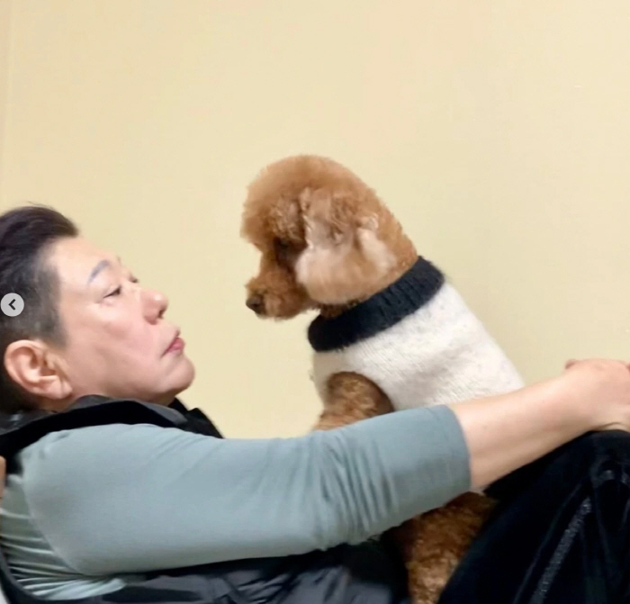 "18년 함께했는데, 이젠 안녕" 양희은, 치매·췌장염 투병 반려견과 영…