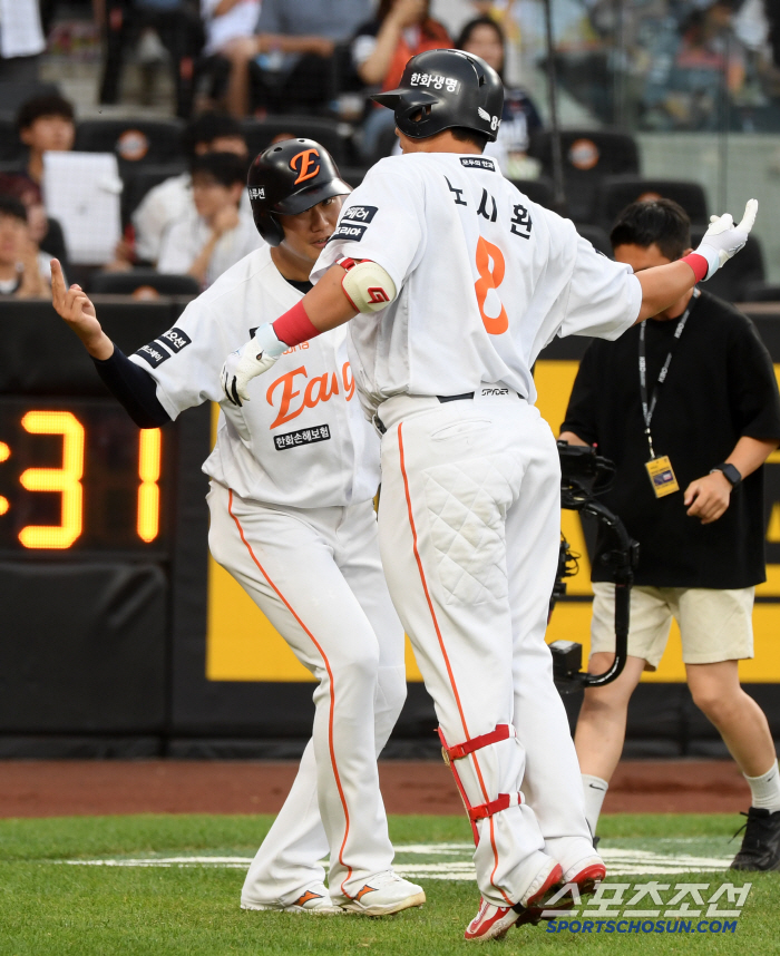 한화 노시환 "오늘 LG 이겼나요?"