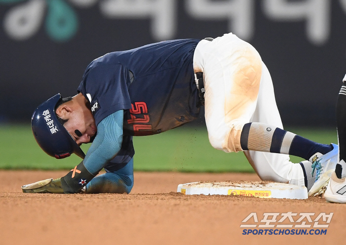 [속보] 롯데 충격, 옆구리에 공 맞은 장두성 입에서 피가 터져나왔다..…