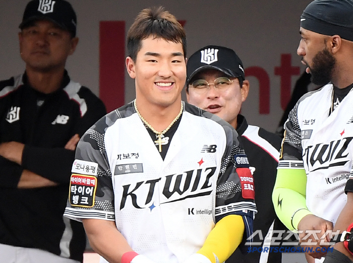 "류현진같은 투수? 거의 없어"…신인왕 1순위 깨운 특급 조언, 감독까지…