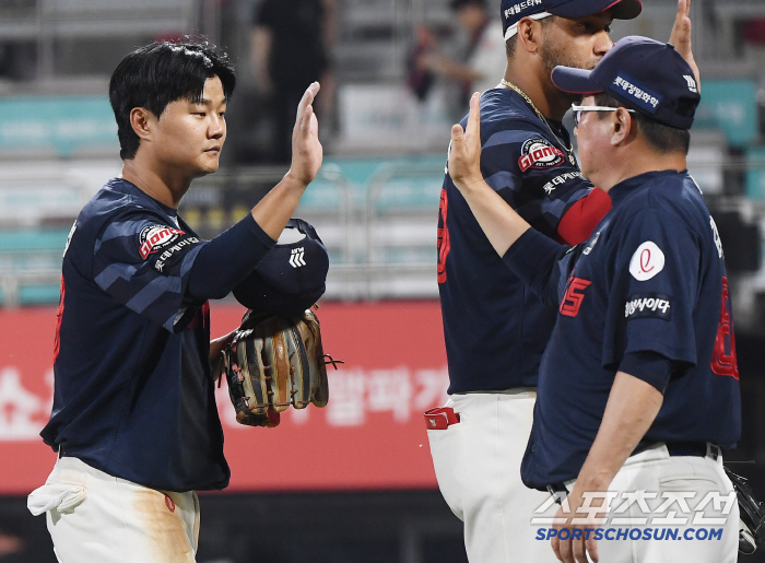 '부진 탈출' 5안타 활약에도, 손호영은 웃지 못했다 "장두성 걱정 뿐,…