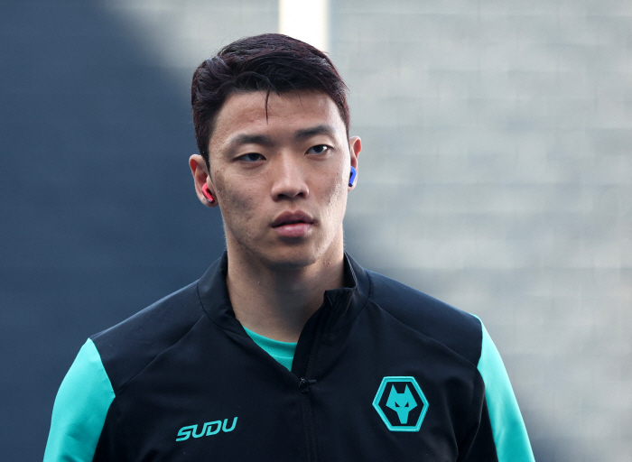 황희찬 이럴 수가, EPL 떠나야 하나...울버햄튼 감독 강력 경고 