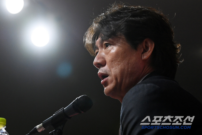 홍명보호에 내려진 특명, FIFA 랭킹 사수하라...월드컵 조추첨 '심각…