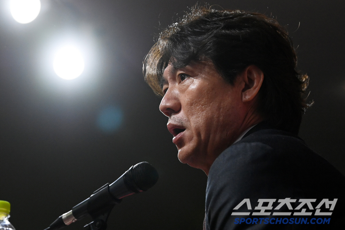 홍명보호에 내려진 특명, FIFA 랭킹 사수하라...월드컵 조추첨 '심각…