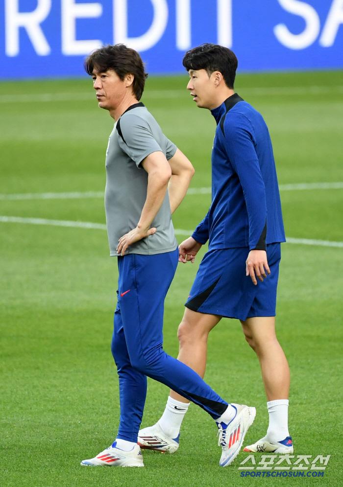 홍명보호에 내려진 특명, FIFA 랭킹 사수하라...월드컵 조추첨 '심각…