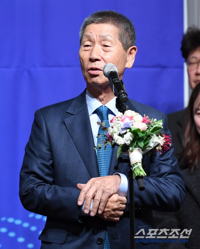 JTBC와 소송 진행 중인데..김성근 감독 '불꽃야구' 생중계 '전폭 지지' 
