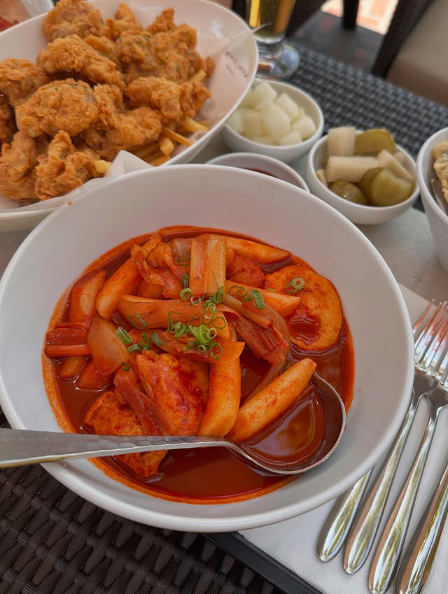 '이필모♥' 서수연, 치킨+떡볶이 폭식하고도..수영복 몸매에 '감탄'