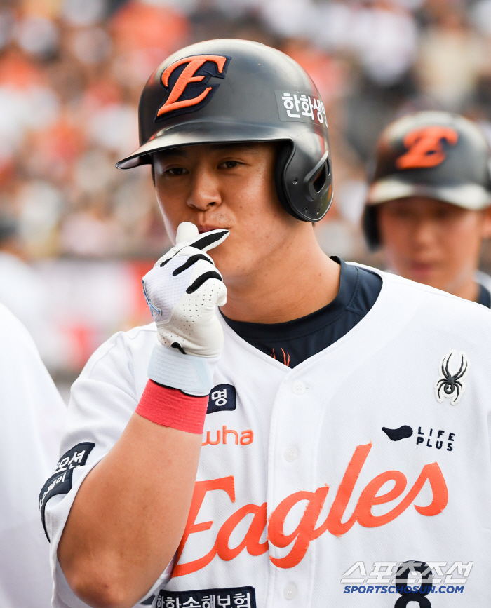 '4번 타자의 치명적인 하트' 노시환이 살아나자 스윕에 성공한 한화...내친김에 1위 탈환까지