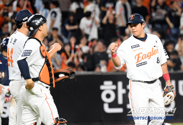 '4번 타자의 치명적인 하트' 노시환이 살아나자 스윕에 성공한 한화...…