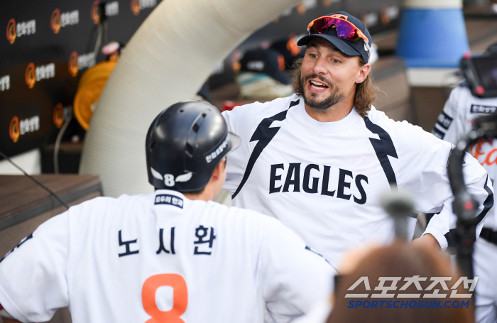 '4번 타자의 치명적인 하트' 노시환이 살아나자 스윕에 성공한 한화...…