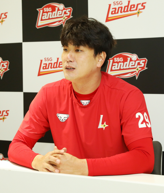 "양현종과 라이벌?" 통산 257억 → SSG 종신 선언…김광현의 속내 …