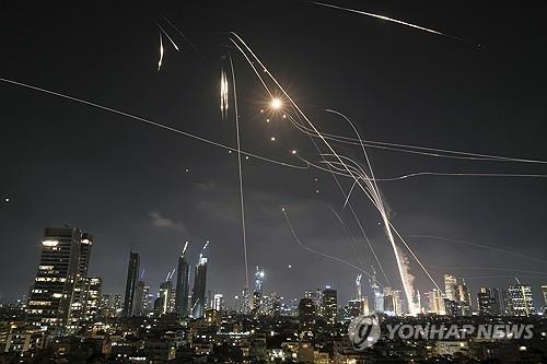 "미군, 이스라엘 향하는 이란발 미사일 요격 지원"